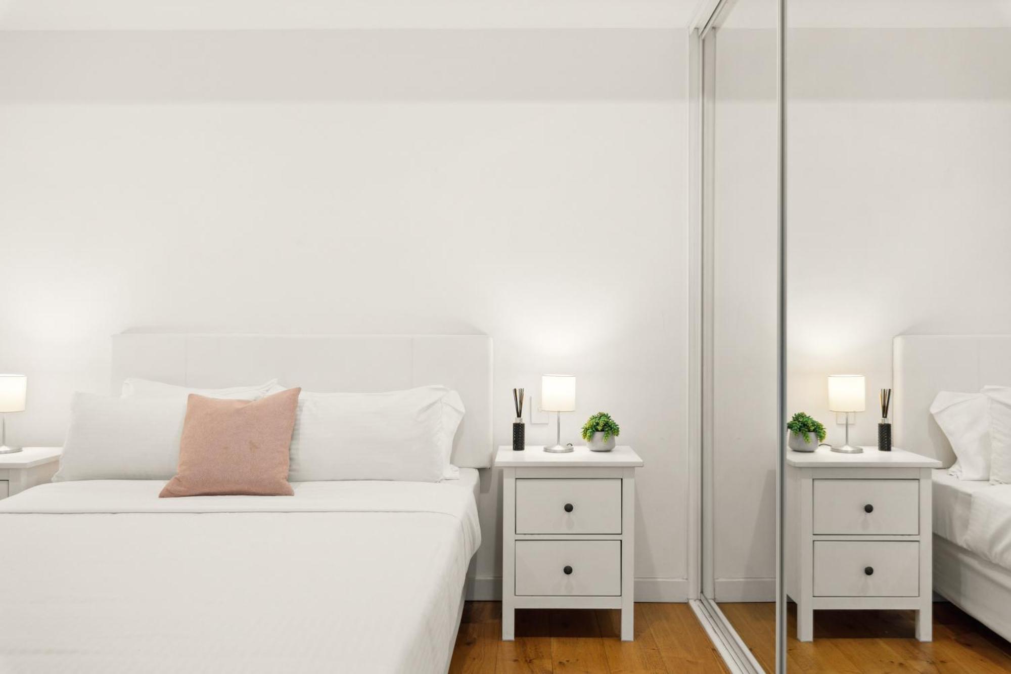 Central, Modern 1 Bedroom With Air-con & Balcony Apartment