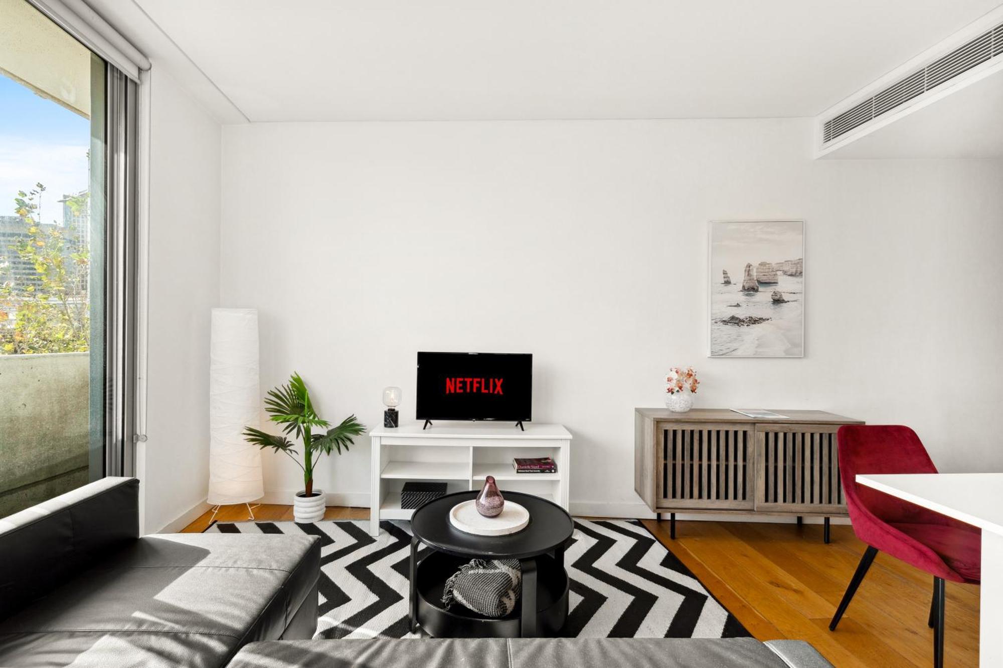 Central, Modern 1 Bedroom With Air-con & Balcony * Sydney