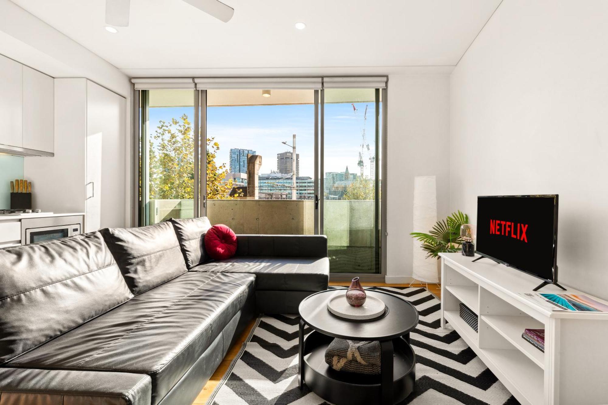 Central, Modern 1 Bedroom With Air-con & Balcony Apartment