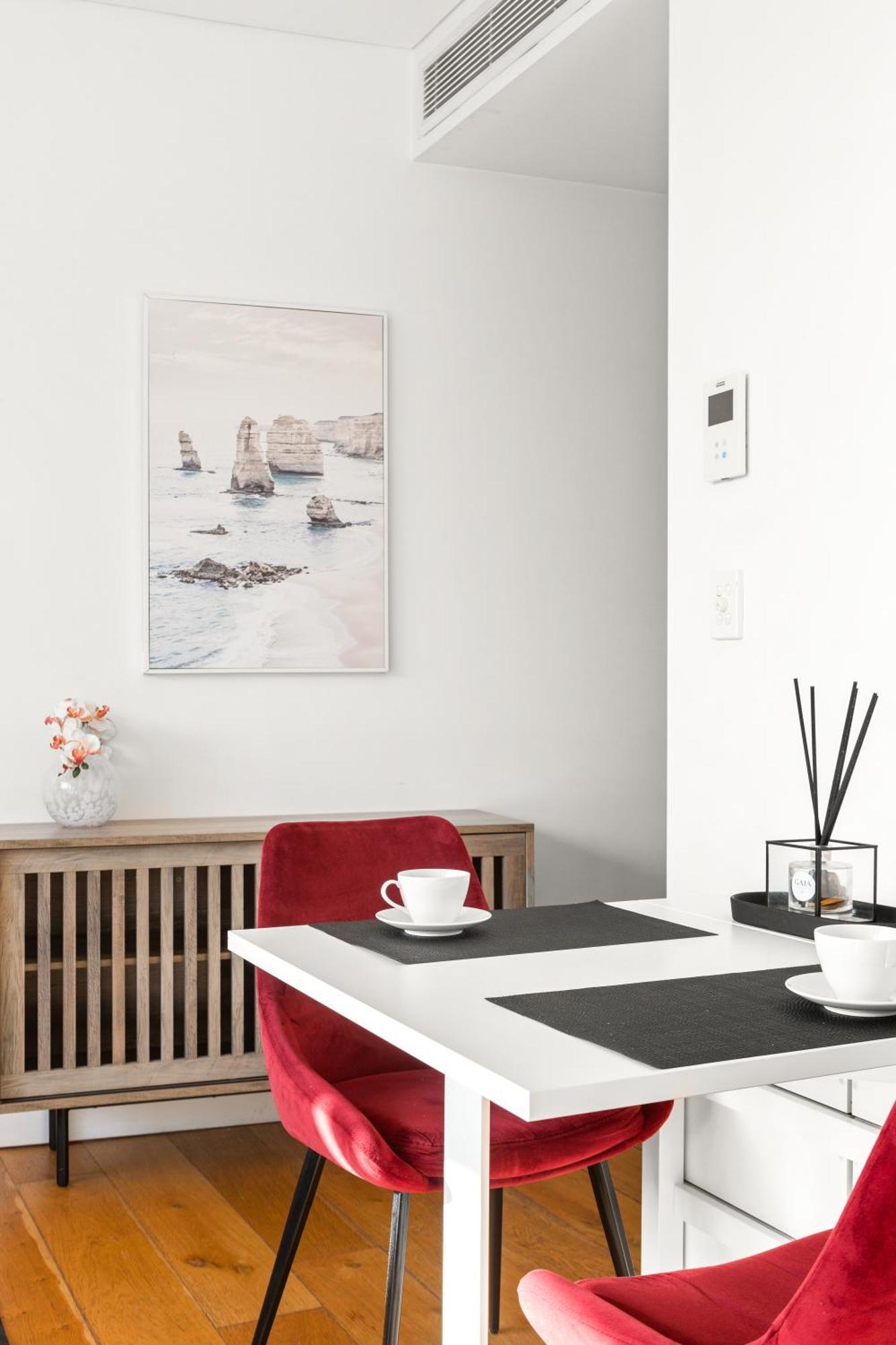 Central, Modern 1 Bedroom With Air-con & Balcony * Sydney
