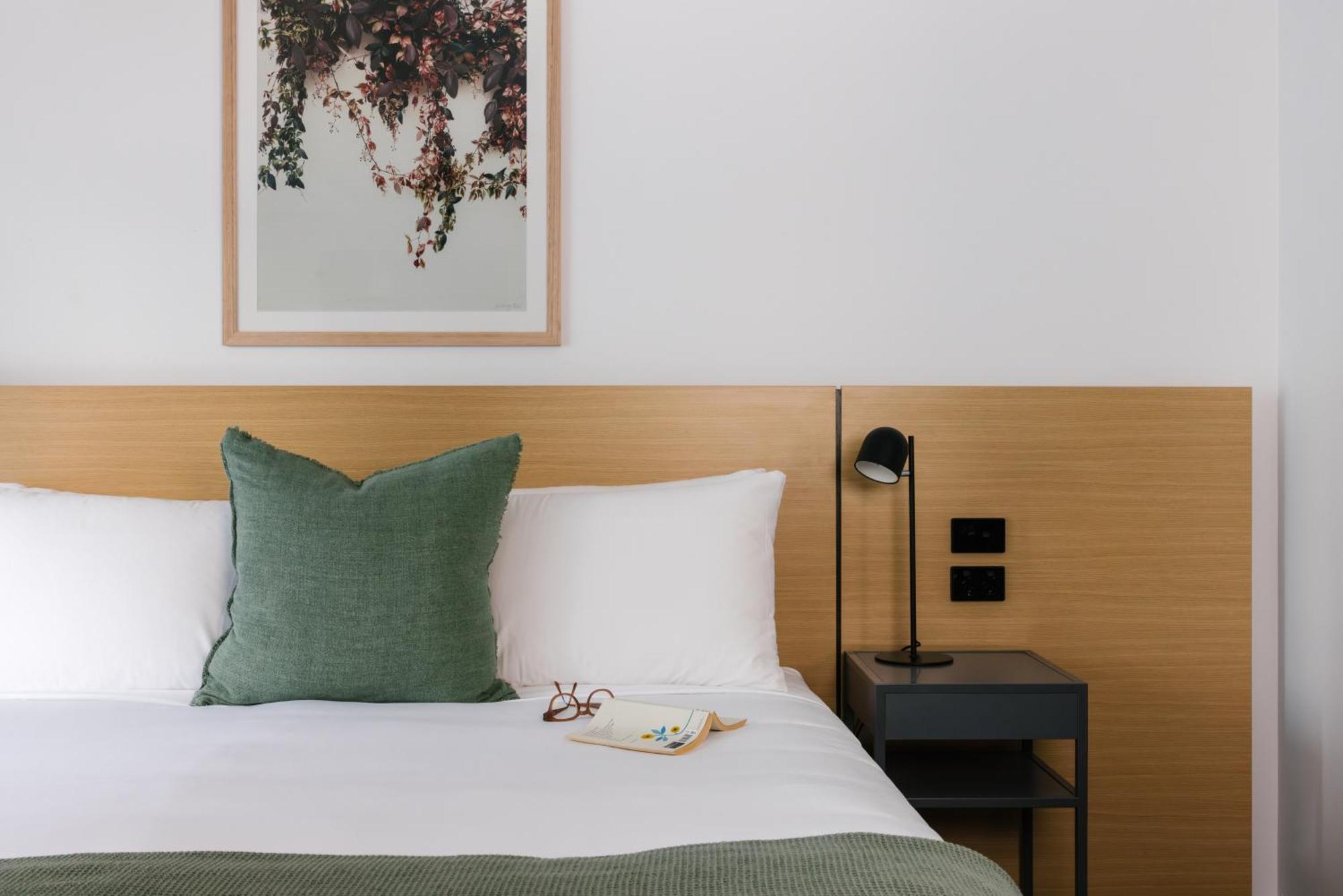 Hotel Song