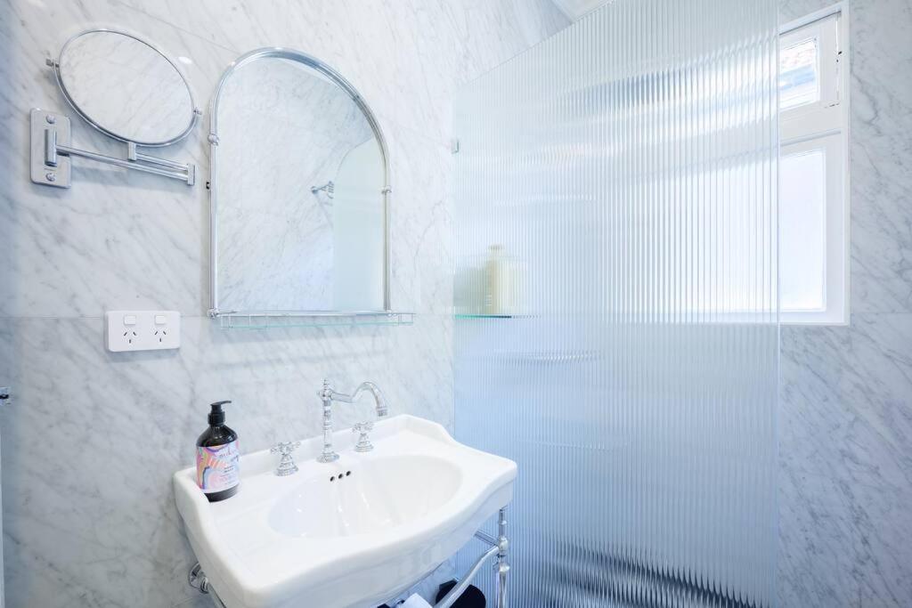 Cosy Federation Kirribilli 2 Bedroom #1 *