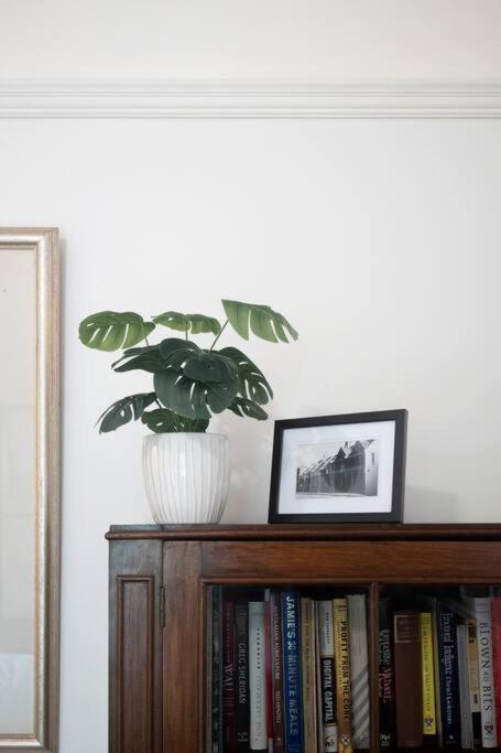 Apartment Chic Historical 3 Bedroom In The Rocks #l3 Sydney