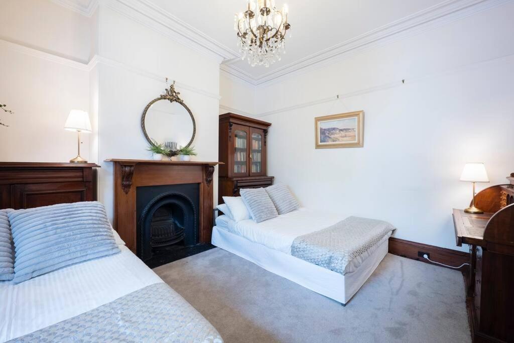Chic Historical 3 Bedroom In The Rocks #l3 * Sydney