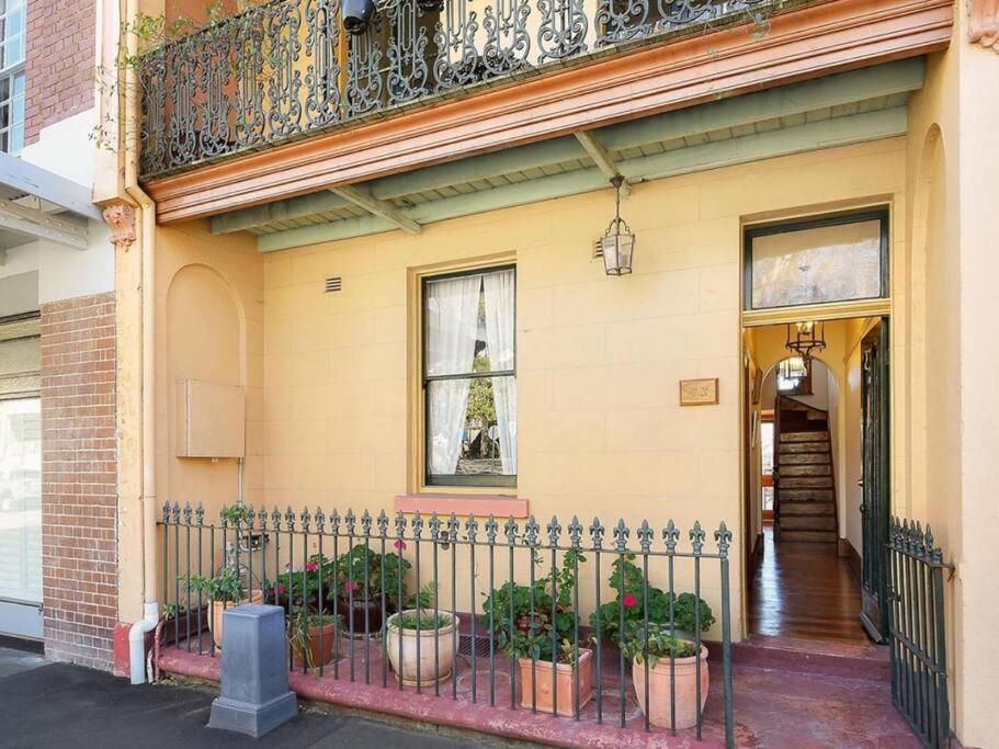 Chic Historical 3 Bedroom In The Rocks #l3 Apartment