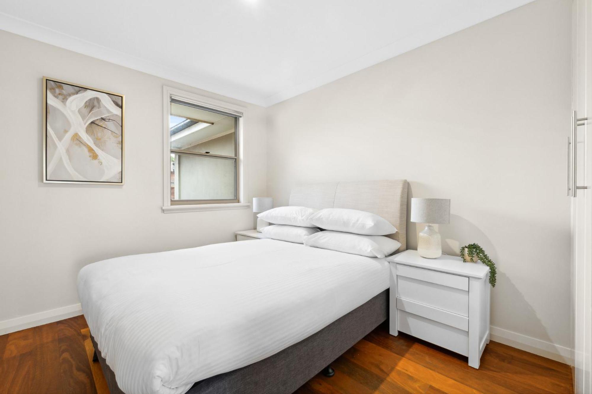 Holiday home Modern 3-bed With Pool & Water Views By *