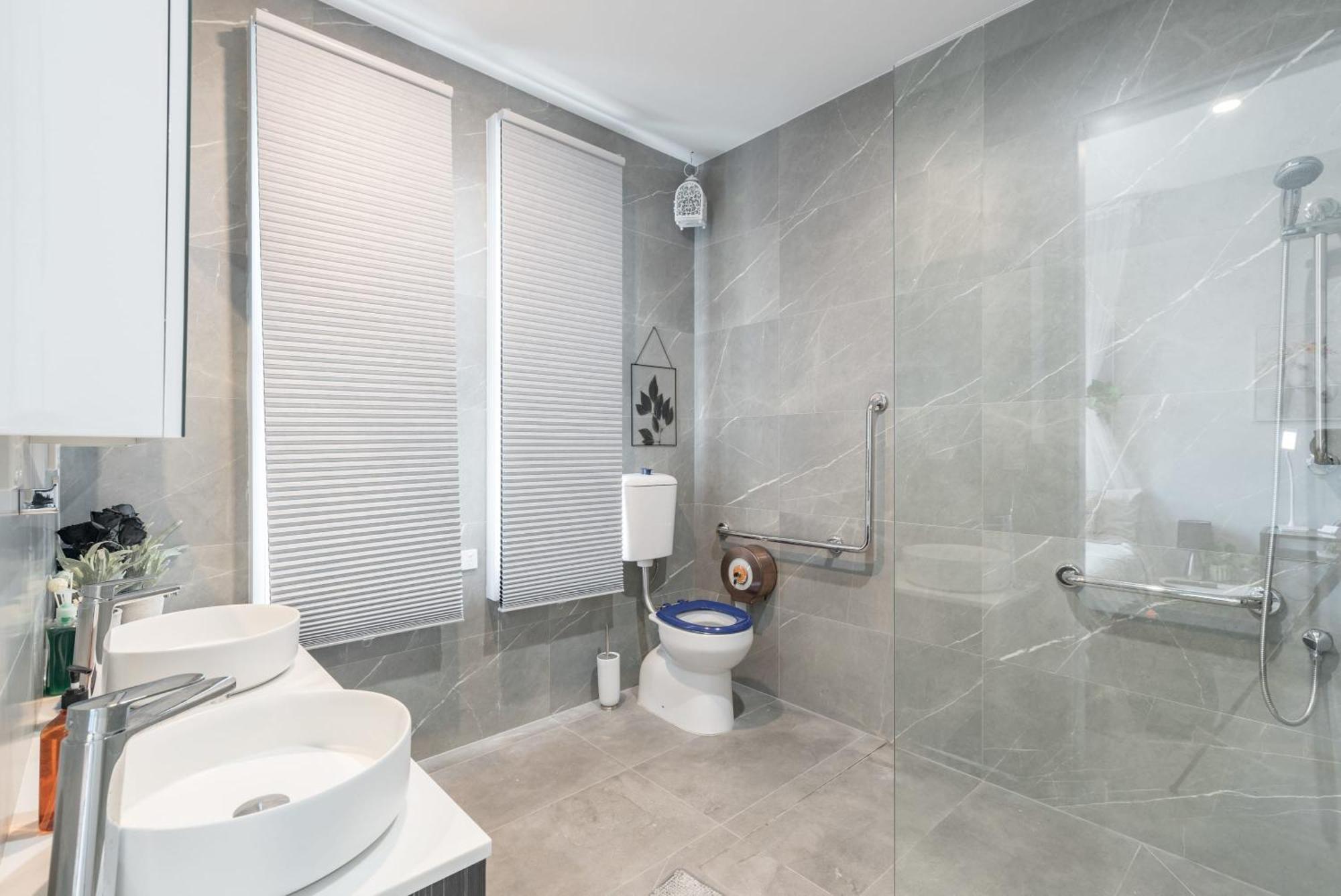 Modern Double - Ac - 1mins To - Nearby Hotspots *