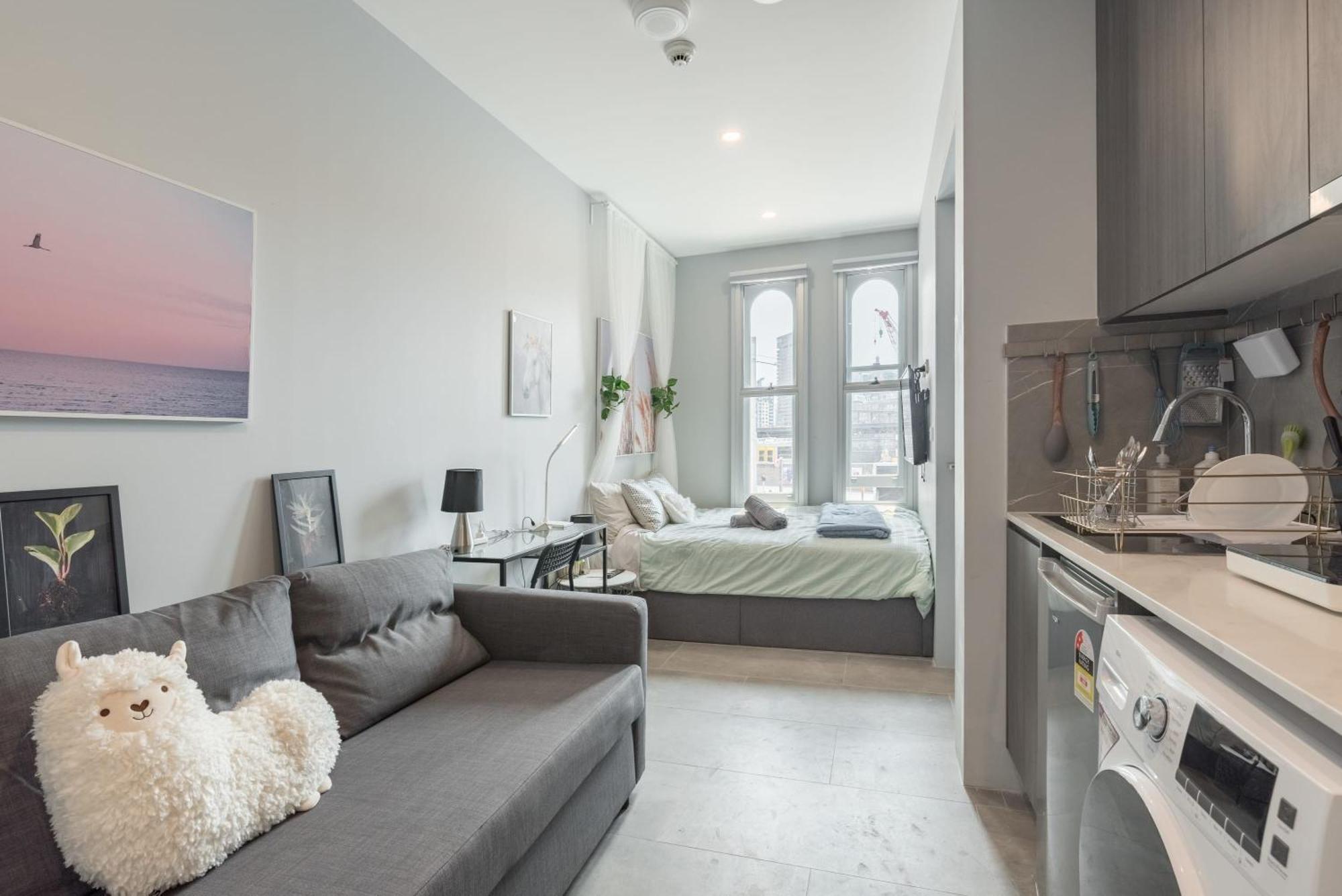 Modern Double - Ac - 1mins To - Nearby Hotspots Guest house