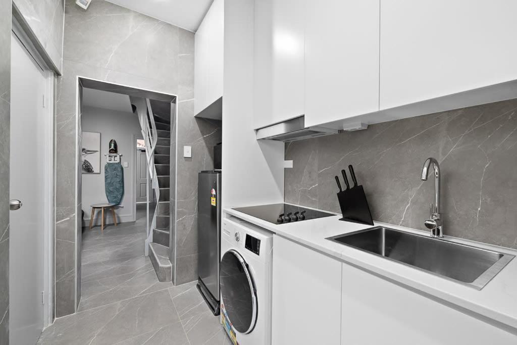 Modern Double - Ac - Seconds To Cbd - Near Uts& Usyd& Darling Harbour& Icc&high Rated Restaurants - Shared Bathroom * Sydney
