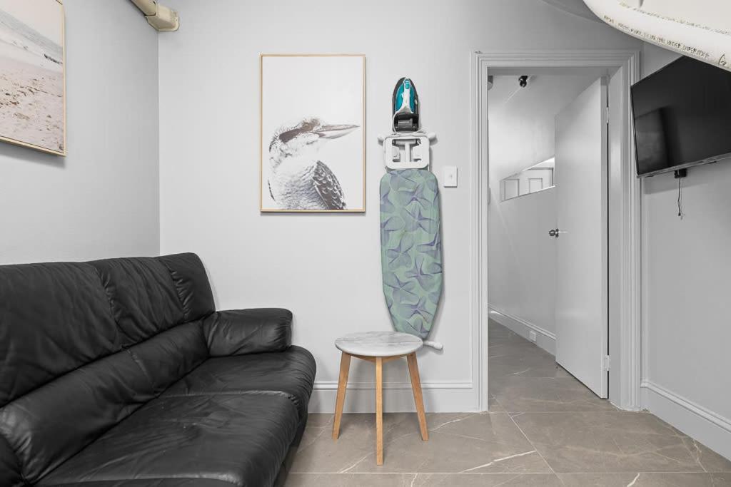 Modern Double - Ac - Seconds To Cbd - Near Uts& Usyd& Darling Harbour& Icc&high Rated Restaurants - Shared Bathroom Guest house
