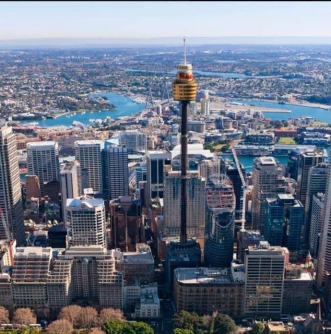 Stylish Triple - Waterfront - Mins To Station - Shared Bathroom Guest house