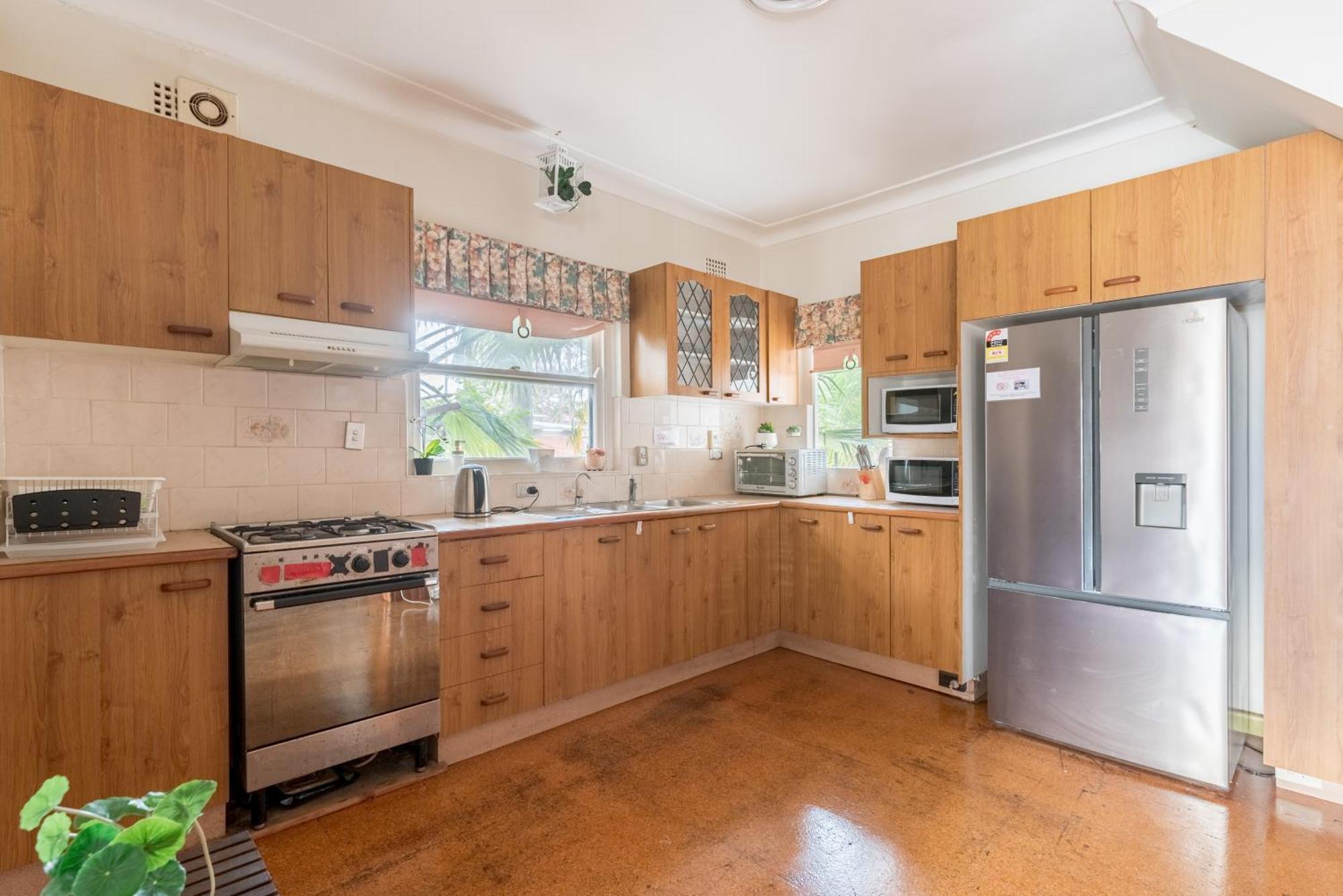 Guest house Stylish Triple - Waterfront - Mins To Station - Shared Bathroom Sydney