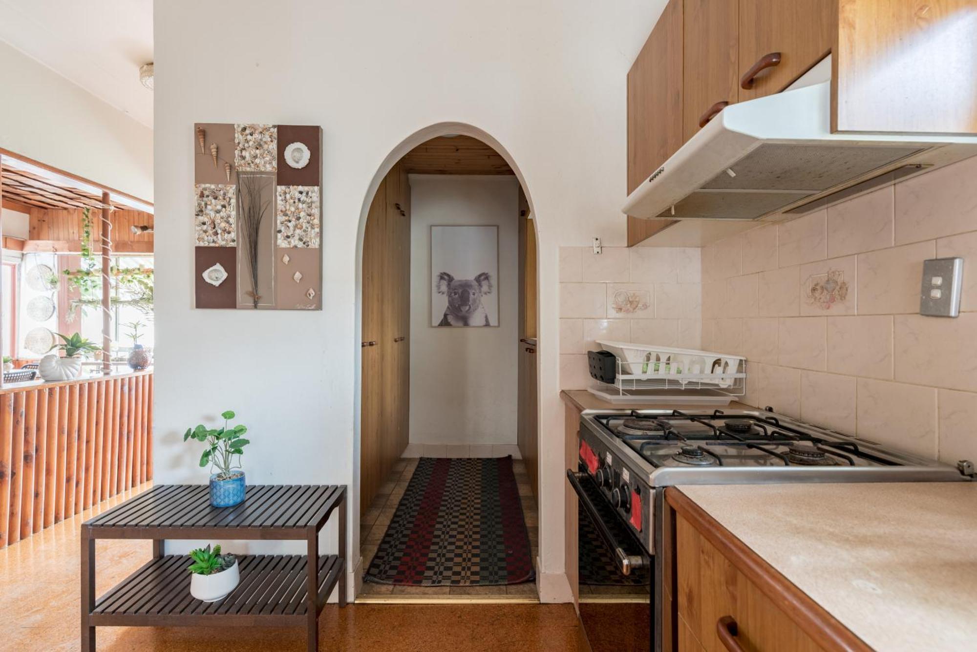 Guest house Stylish Triple - Waterfront - Mins To Station - Shared Bathroom Sydney
