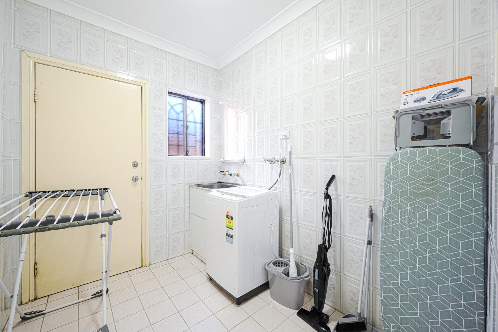 Hurstville Centre 2-level Large House *
