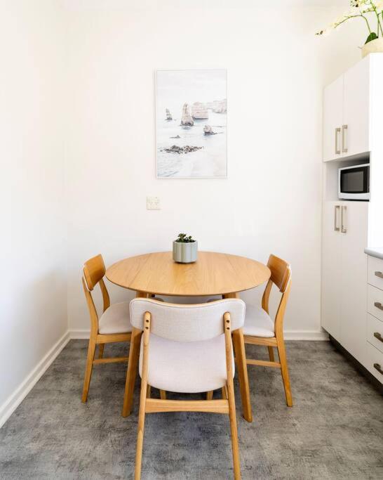 Apartment Spacious & Bright With Ocean Views Balcony Sydney