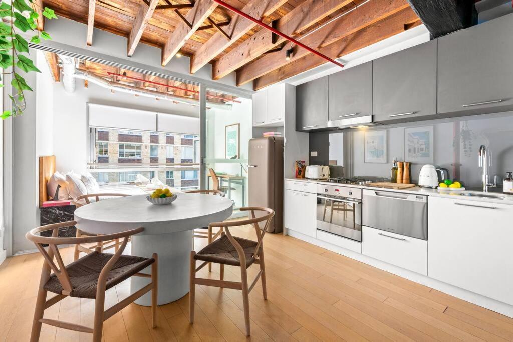 Quirky Loft By Dreams * Sydney