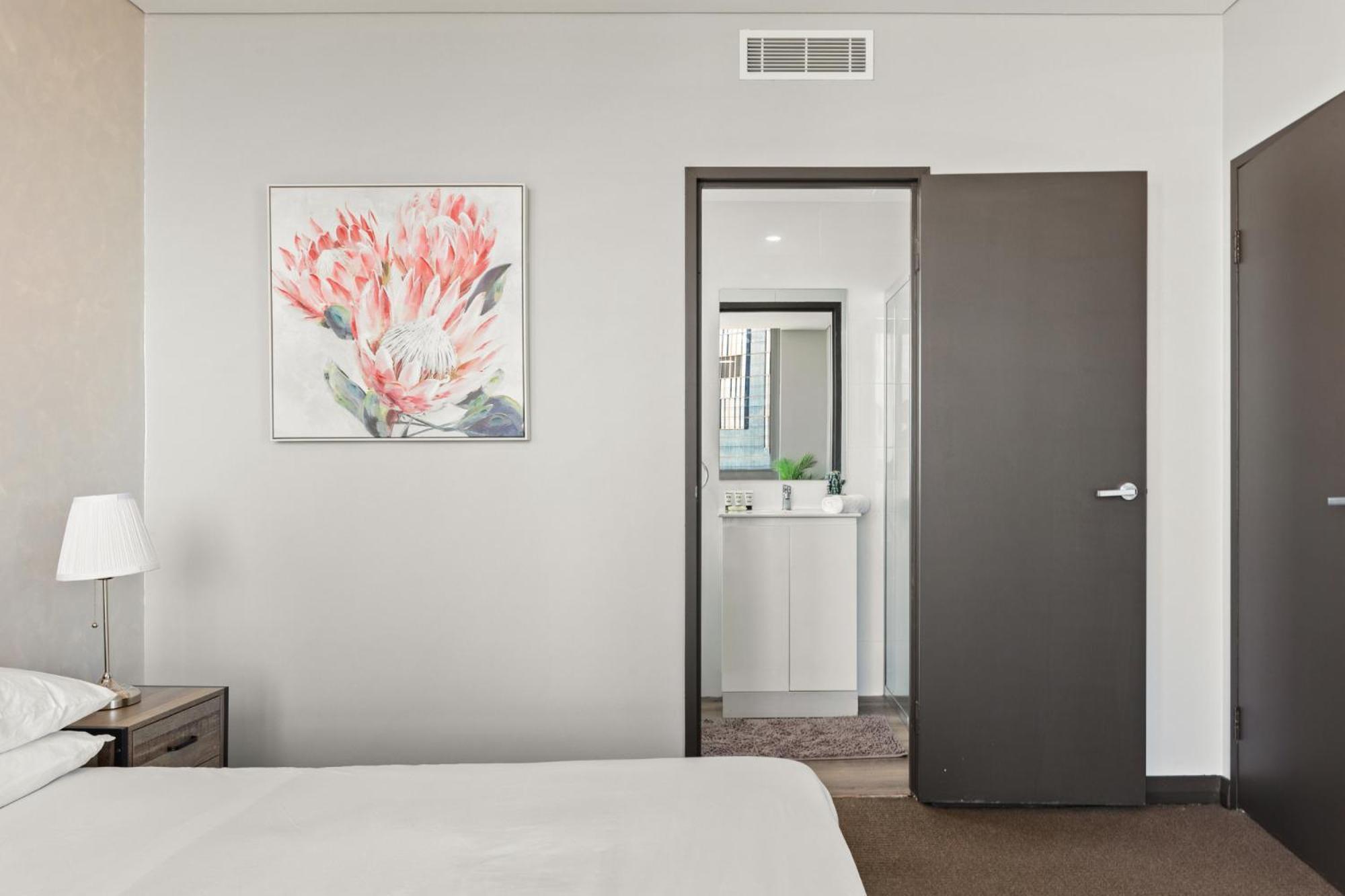 2-bed With Parking & Stunning Views Apartment Sydney