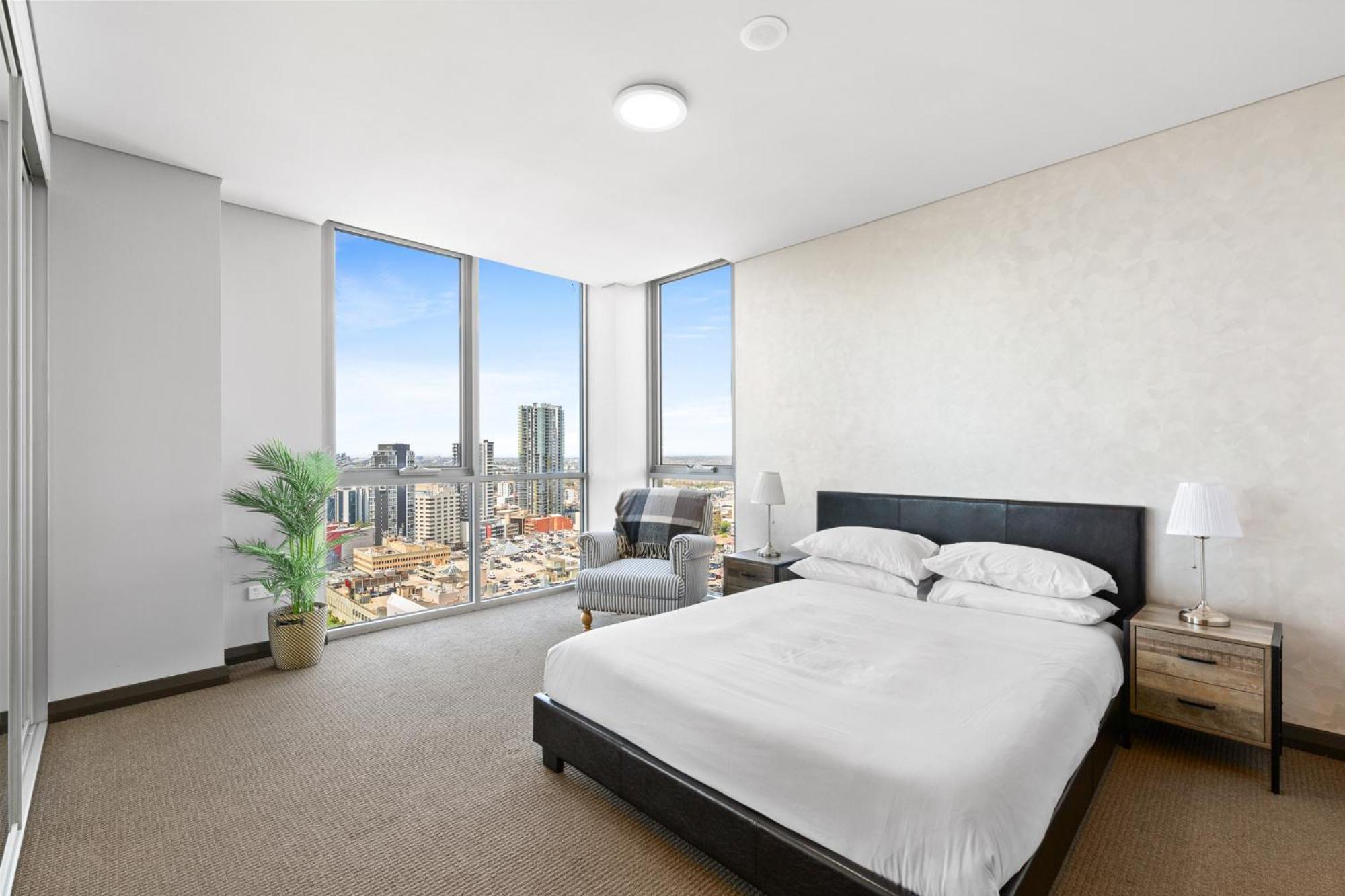 2-bed With Parking & Stunning Views Sydney