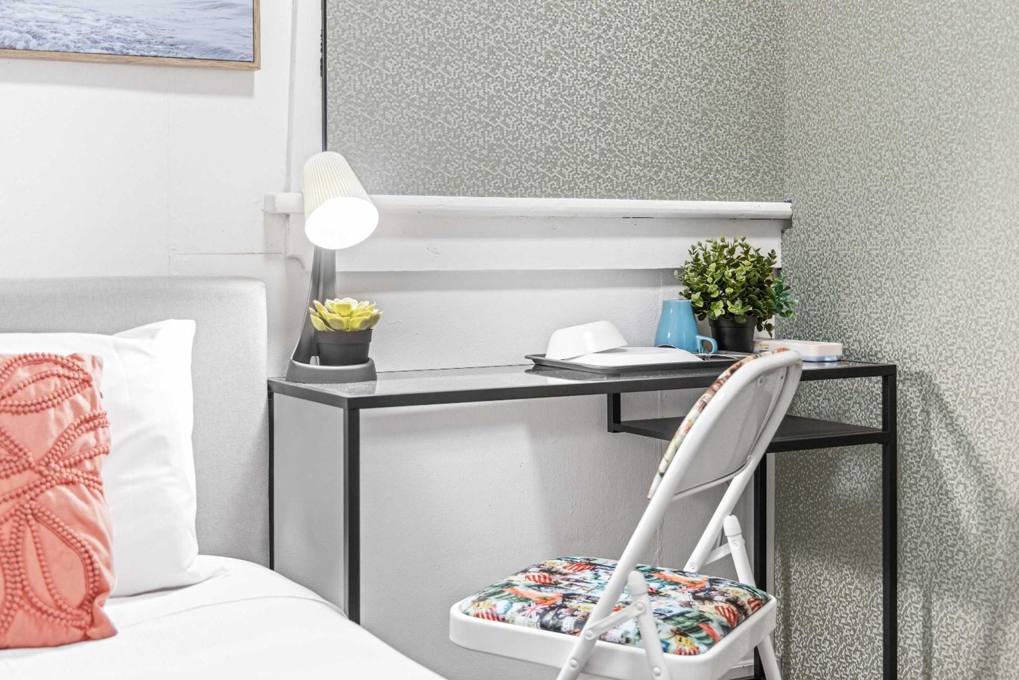 Guest house Boutique Single - Centrally Located - Shared Bathroom Sydney