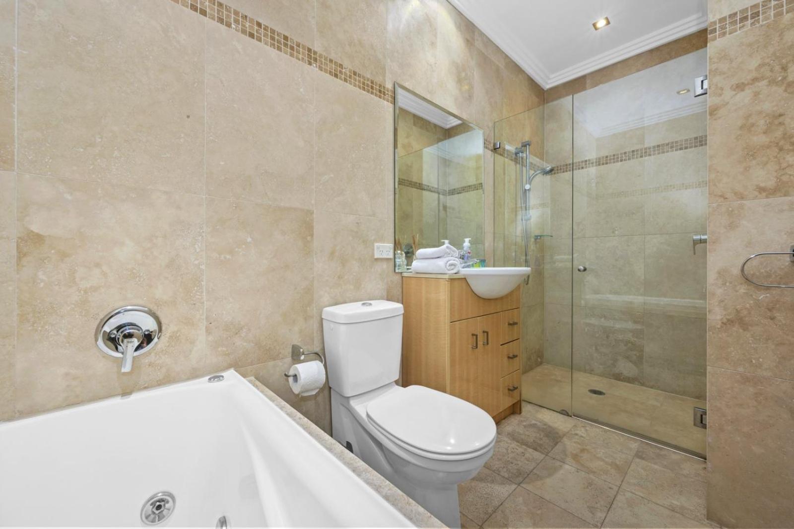 Chatswood 2-level Garden View & 3b2b Apartment *