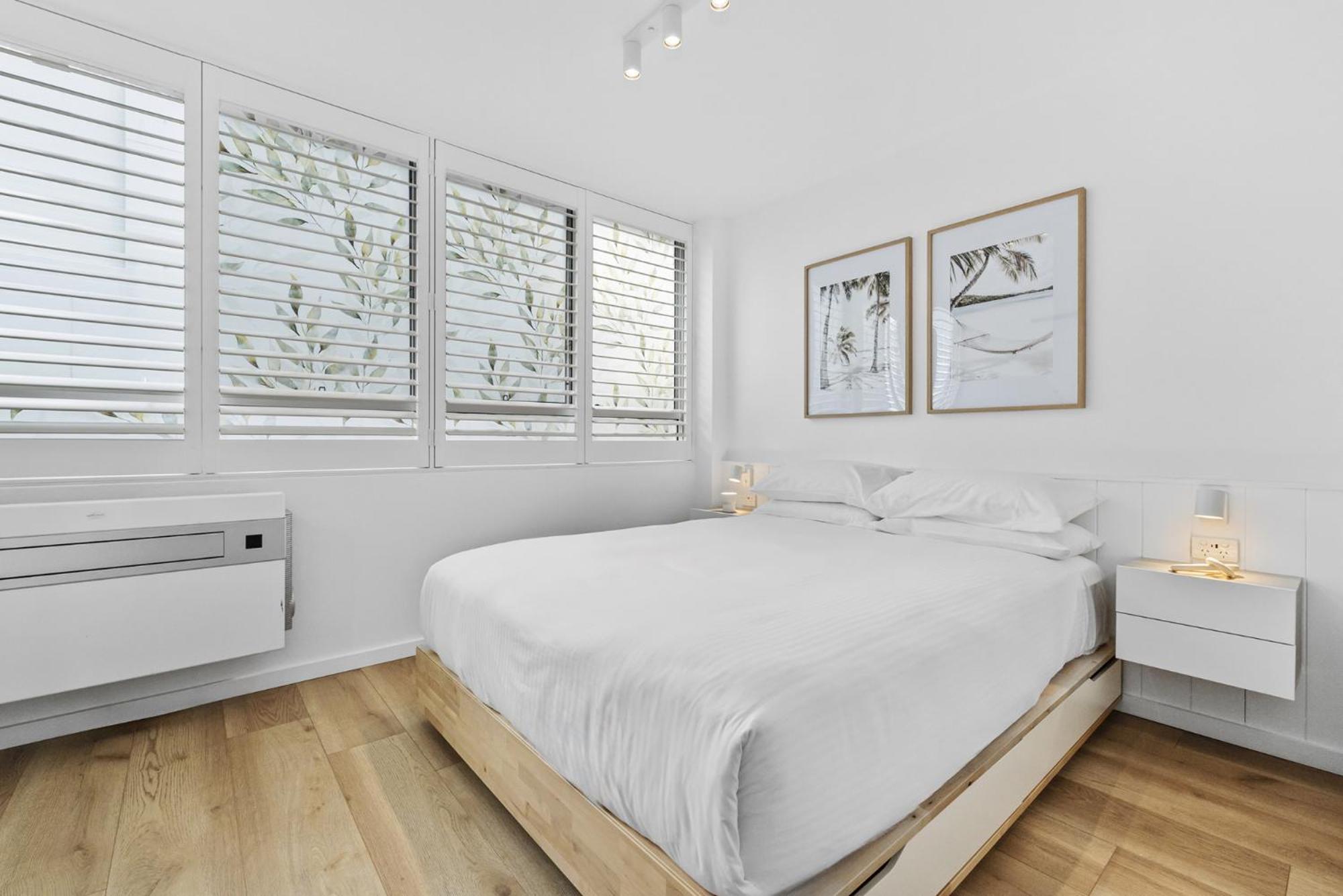 Immaculate 1-bed Chic Bondi Abode With Pool & A/c Sydney
