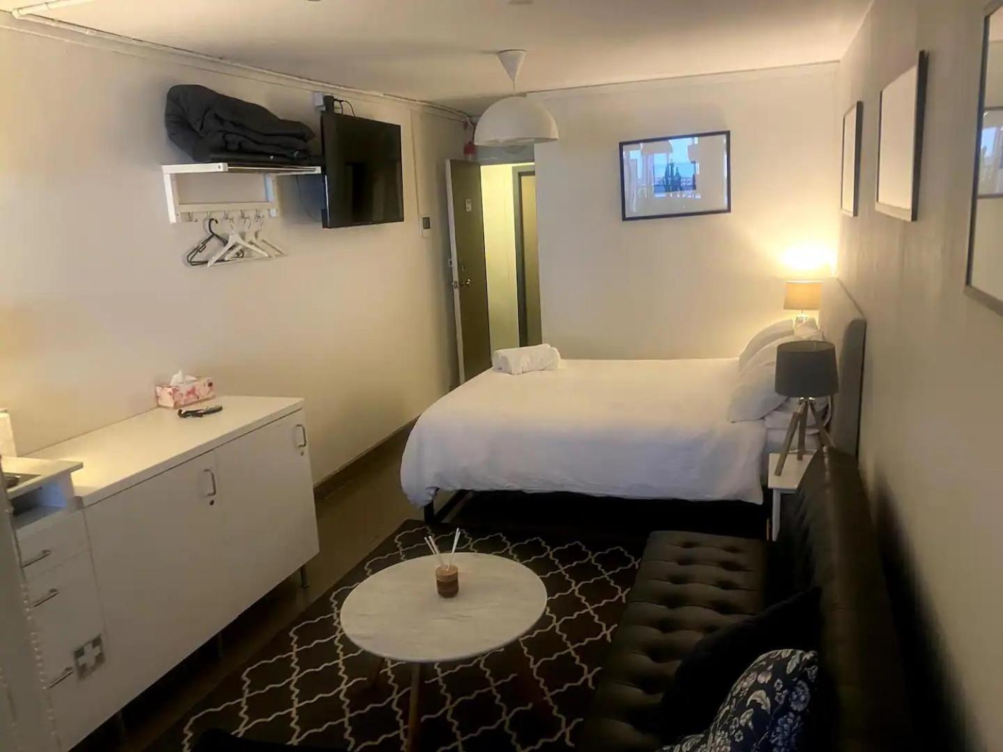 Apartment Spacious W Pool & Just Off Oxford St