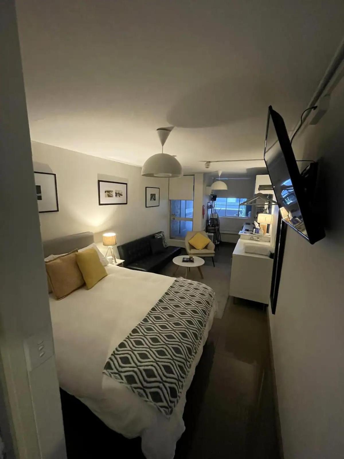 Spacious W Pool & Just Off Oxford St