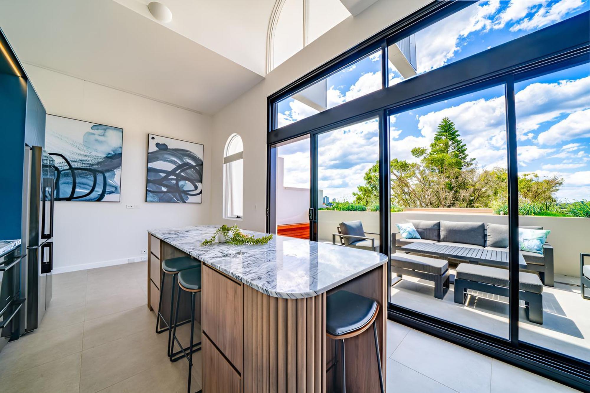 Elegant 3br -bondi Junction & Stunning Skyline Apartment Sydney