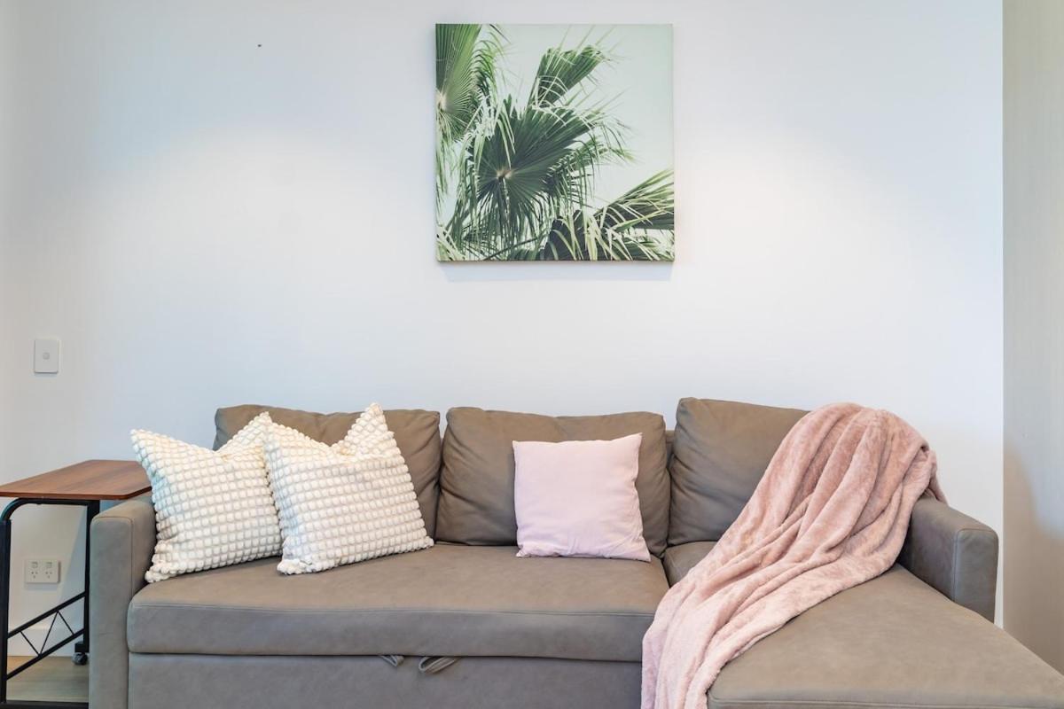 Apartment Cbd Lovely 2br With Pool Bbq Chinatown Icc Sydney