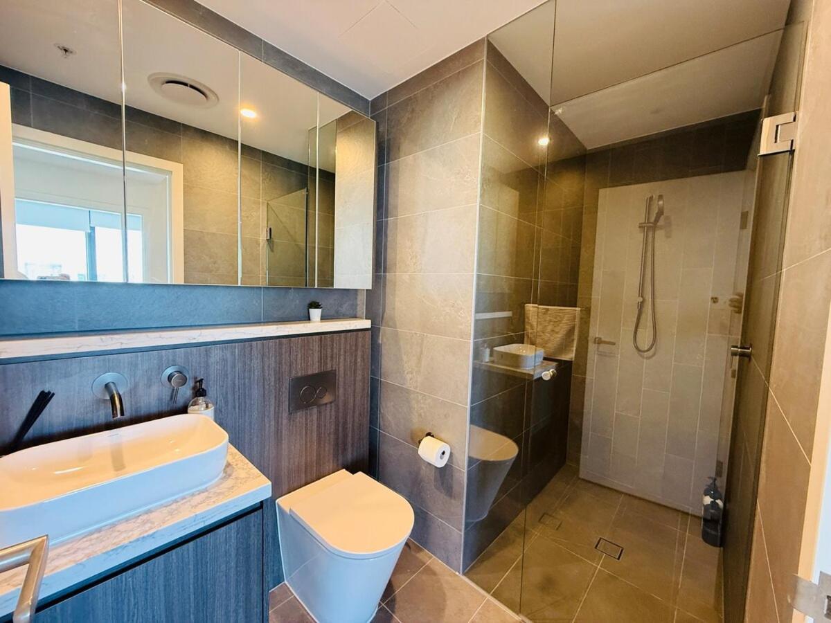 New Olympic Park 3beds -parking, Pool, Gym 21 Apartment