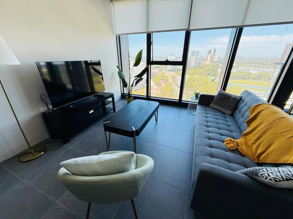New Olympic Park 3beds -parking, Pool, Gym 21 Apartment Sydney