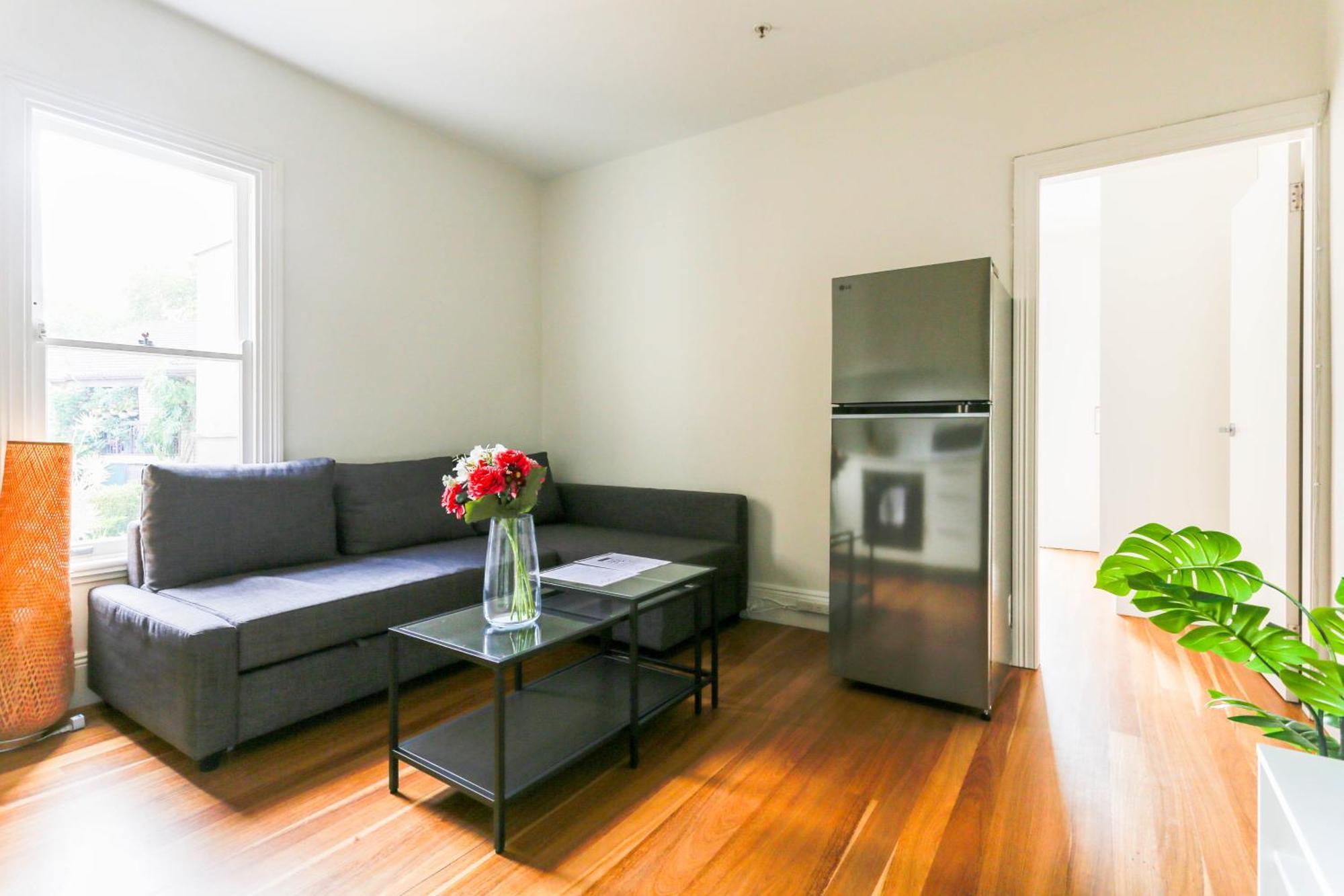 Elegant 1 Bedroom With Balcony Surry Hills Apartment Sydney