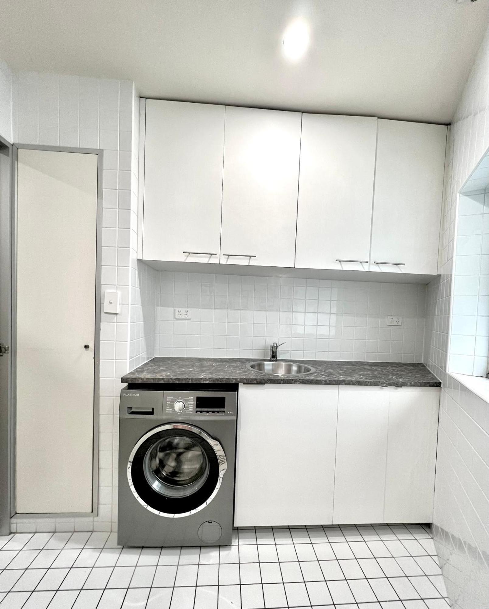 Modern Beachside Suite-just Steps From Bondi