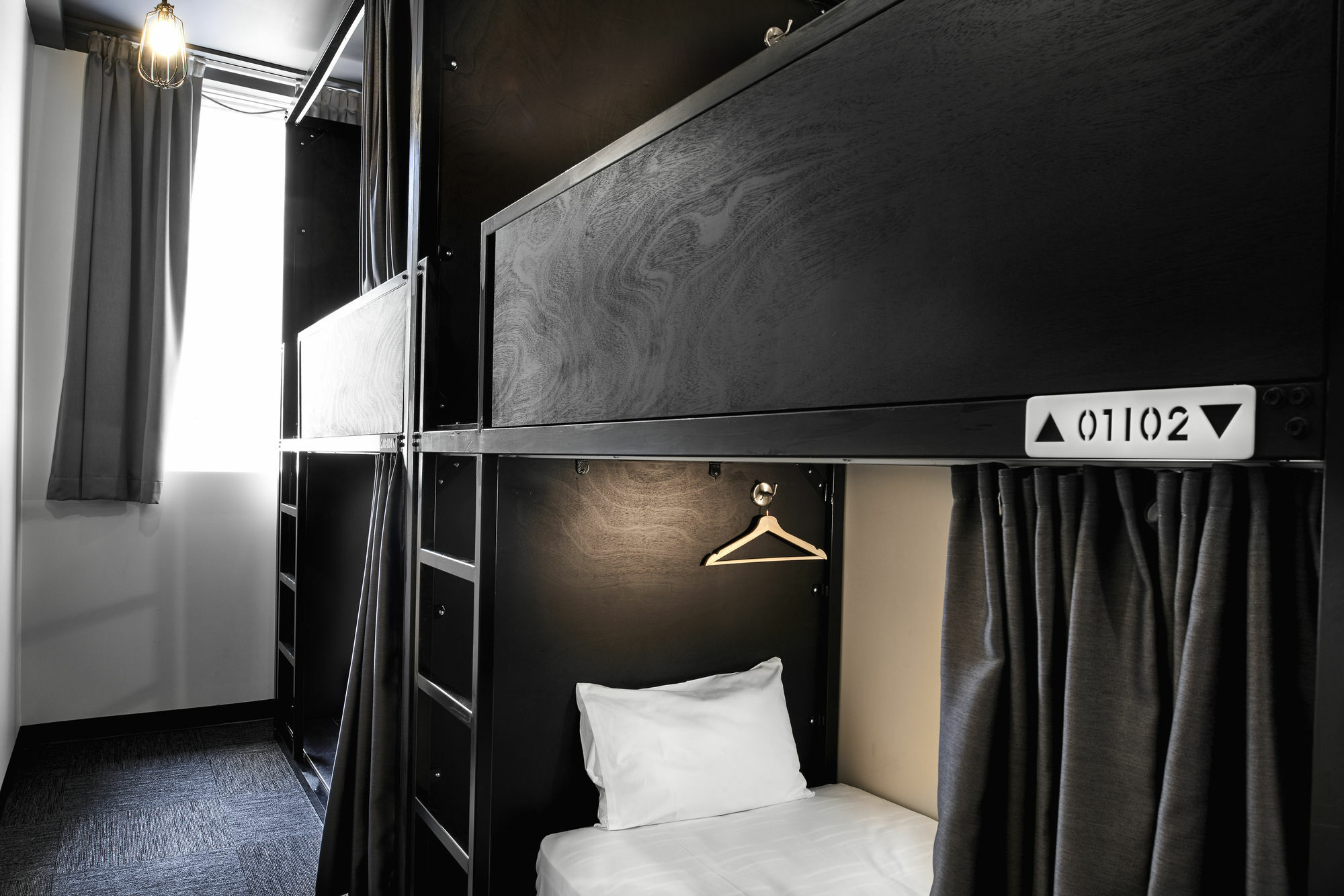 The Pod Capsule hotel 2*