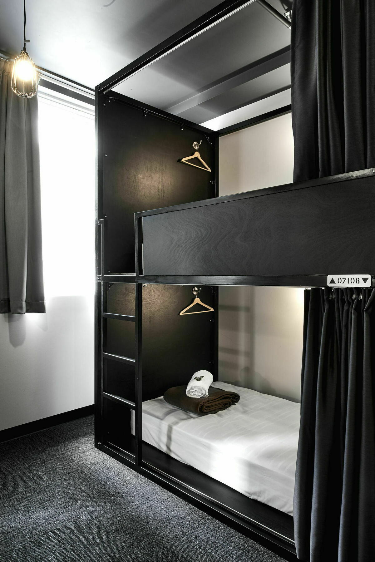 The Pod Capsule hotel 2*